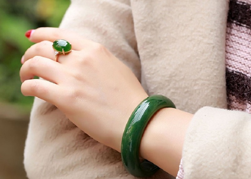 Nên chọn những gam màu trầm ấm